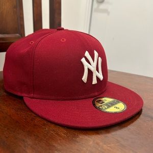 BURGANDY YANKEE FITTED CAP